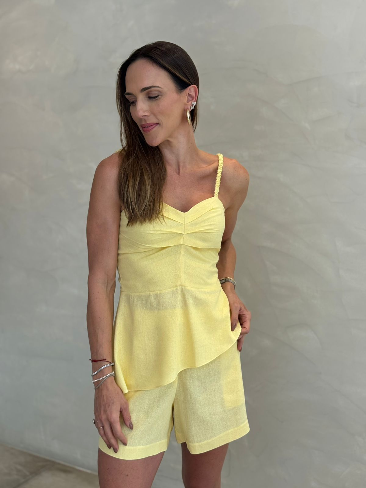 Amarelo