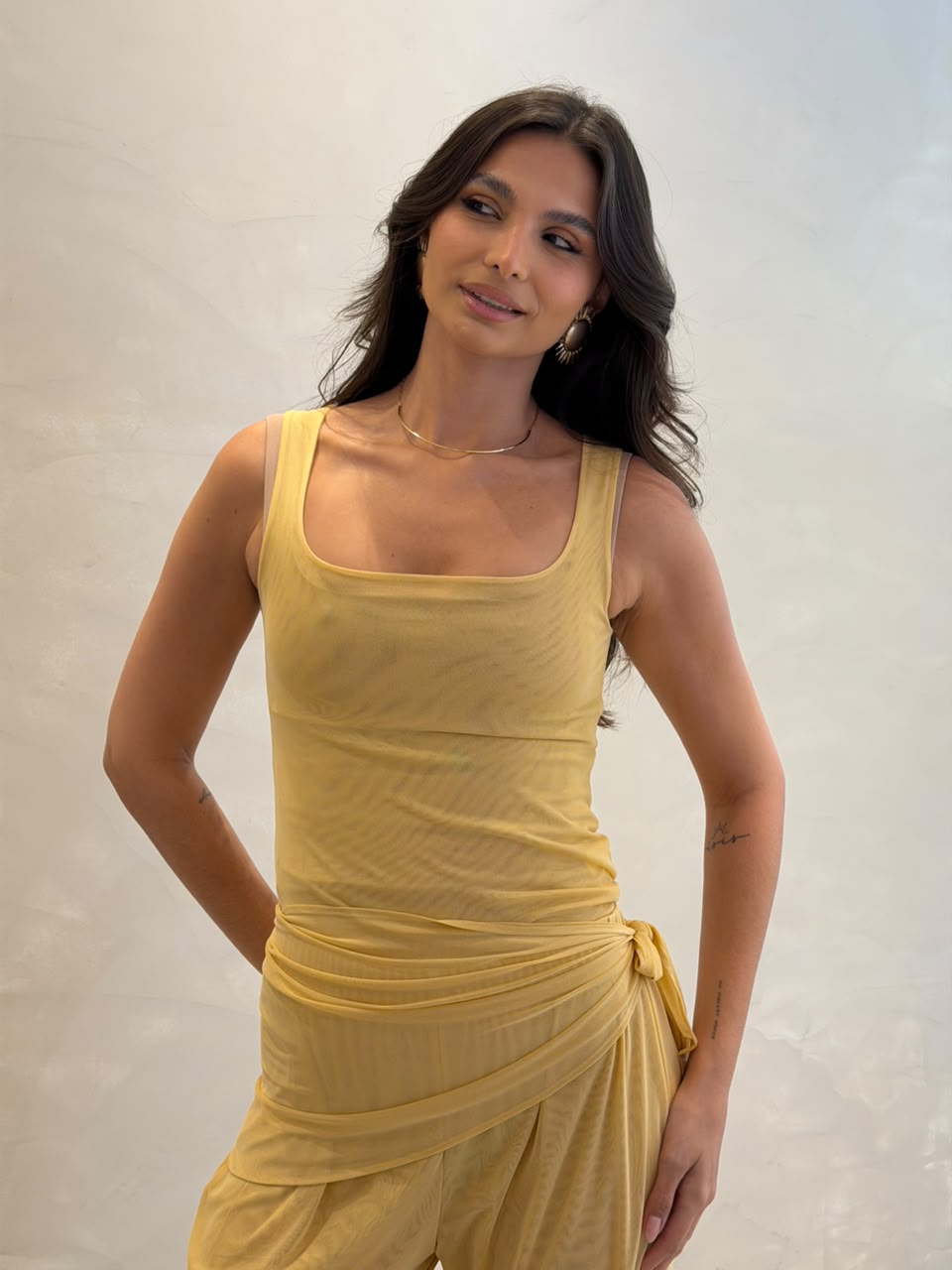 Amarelo